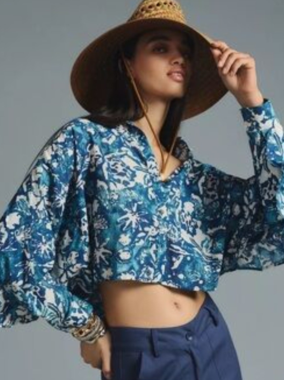 Pilcro, Anthropoligie Blue & White Floral V-Neck Cropped Blouse